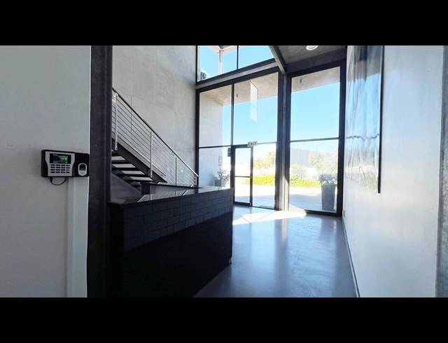 1,590M² WAREHOUSE FOR SALE IN RIVERGATE